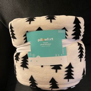 Pillowfort Forest Plush Tree Blanket